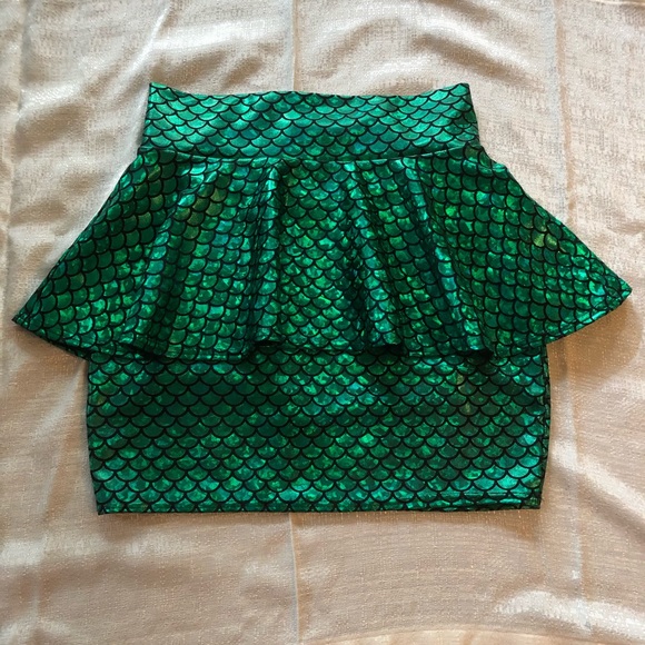 Mermaid scale peplum mini skirt - Picture 3 of 3